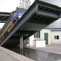 漢中市散料卸車液壓翻板卸車平台廠家