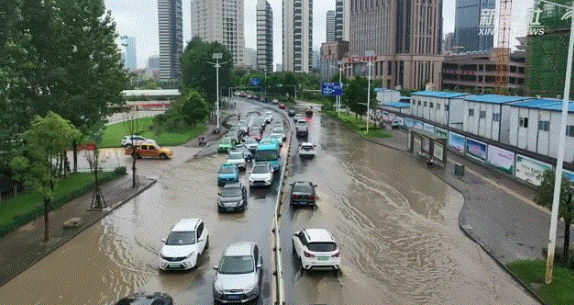 ▲受暴雨影響，江西省南昌市區多處出現內澇，道路被淹。圖片來源：新華網客戶端