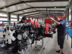 浙拖奔野年組裝1.5萬台拖拉機整機項目在安圖投產 第一台拖拉機捐贈當地貧困村