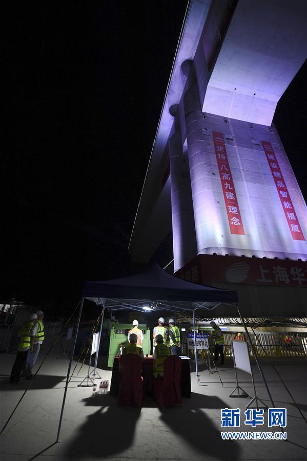 （經濟）（3）新建福廈鐵路西溪特大橋跨杭深鐵路轉體梁成功轉體