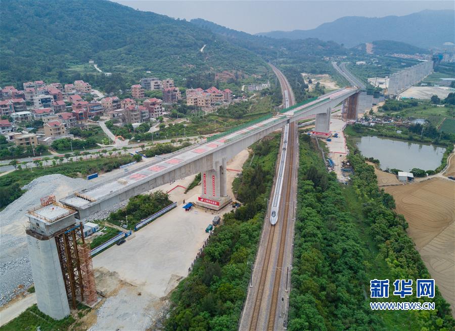 （經濟）（4）新建福廈鐵路西溪特大橋跨杭深鐵路轉體梁成功轉體