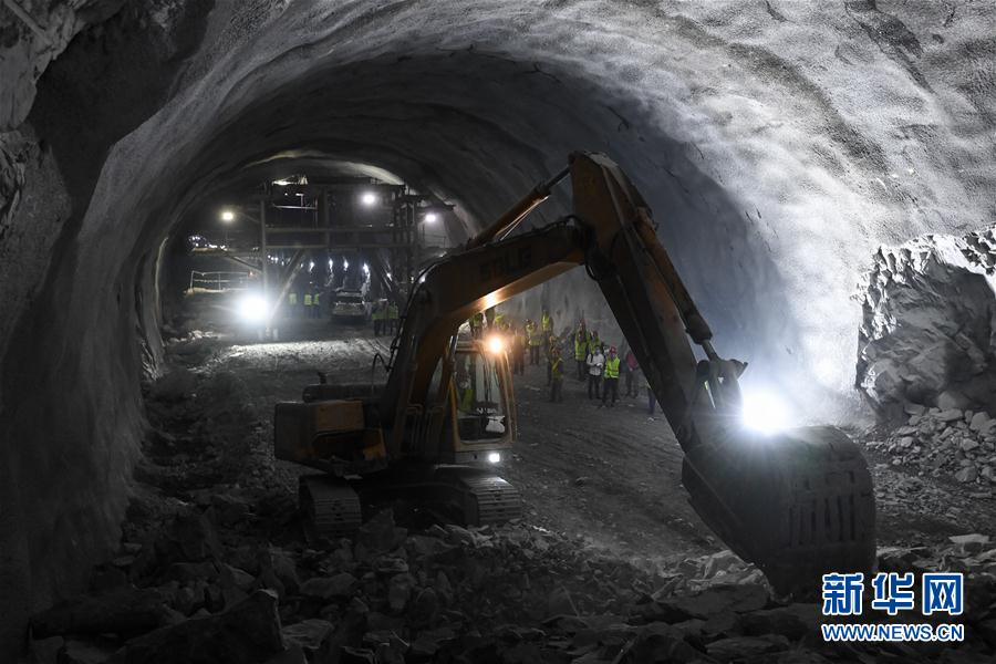 （經濟）（2）廣東：韶新高速鬆山隧道全線貫通