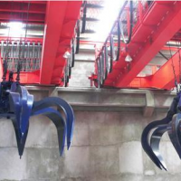 河北滄州起重機廠家銷售—QZ型雙鬥橋式起重機