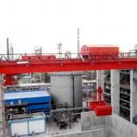 中山抓鬥橋式起重機維保現場