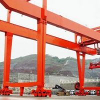 河北抓鬥門式起重機