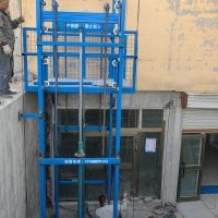 新疆烏魯木齊定製各種規格型號導升式液壓升降貨梯銷售安裝